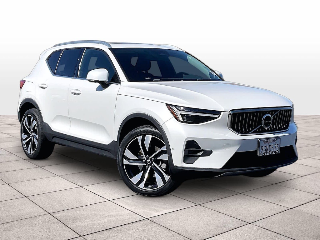 Certified 2023 Volvo XC40 Ultimate Bright Theme B5 AWD