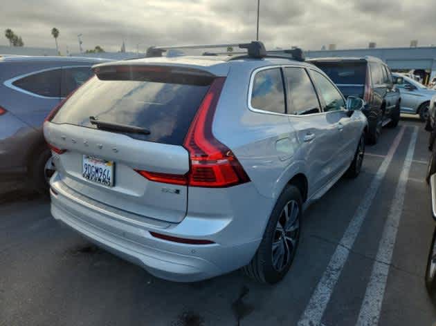 2023 Volvo XC60 Core B5 photo 2