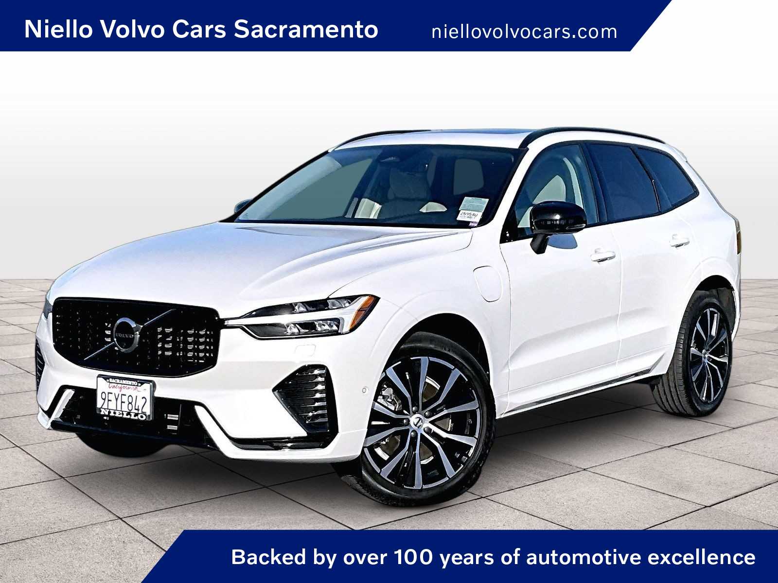 2023 Volvo XC60 T8 Plus Dark Theme AWD's photo