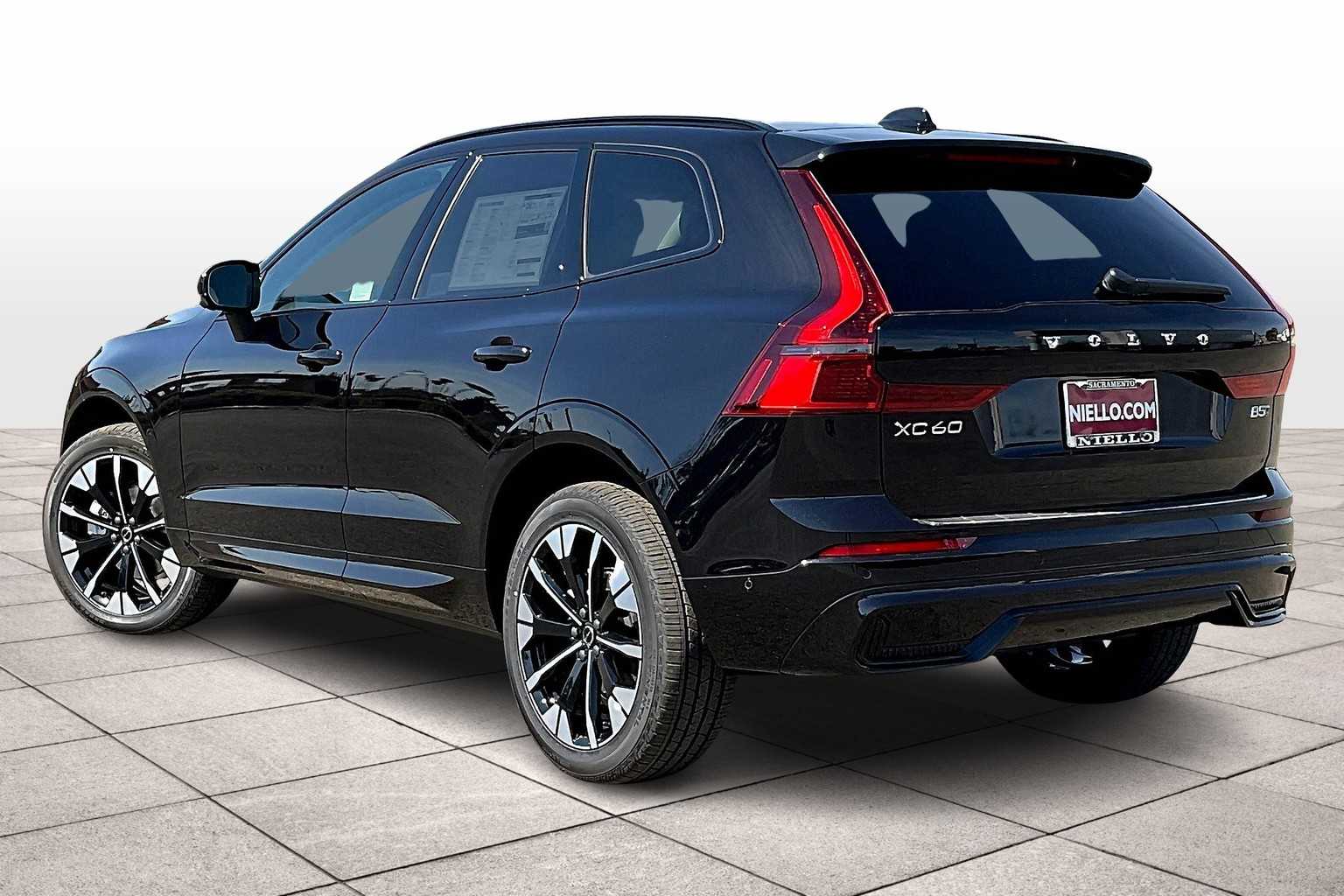 2026 Volvo XC60 B5 Plus photo 2