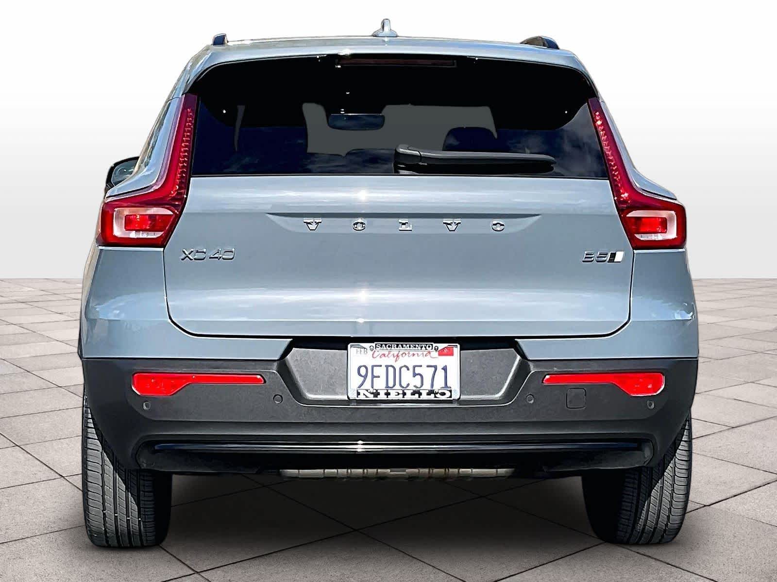 2023 Volvo XC40 Plus Dark Theme photo 4