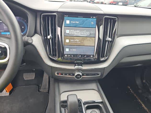 2025 Volvo XC60 Plus B5 photo 3