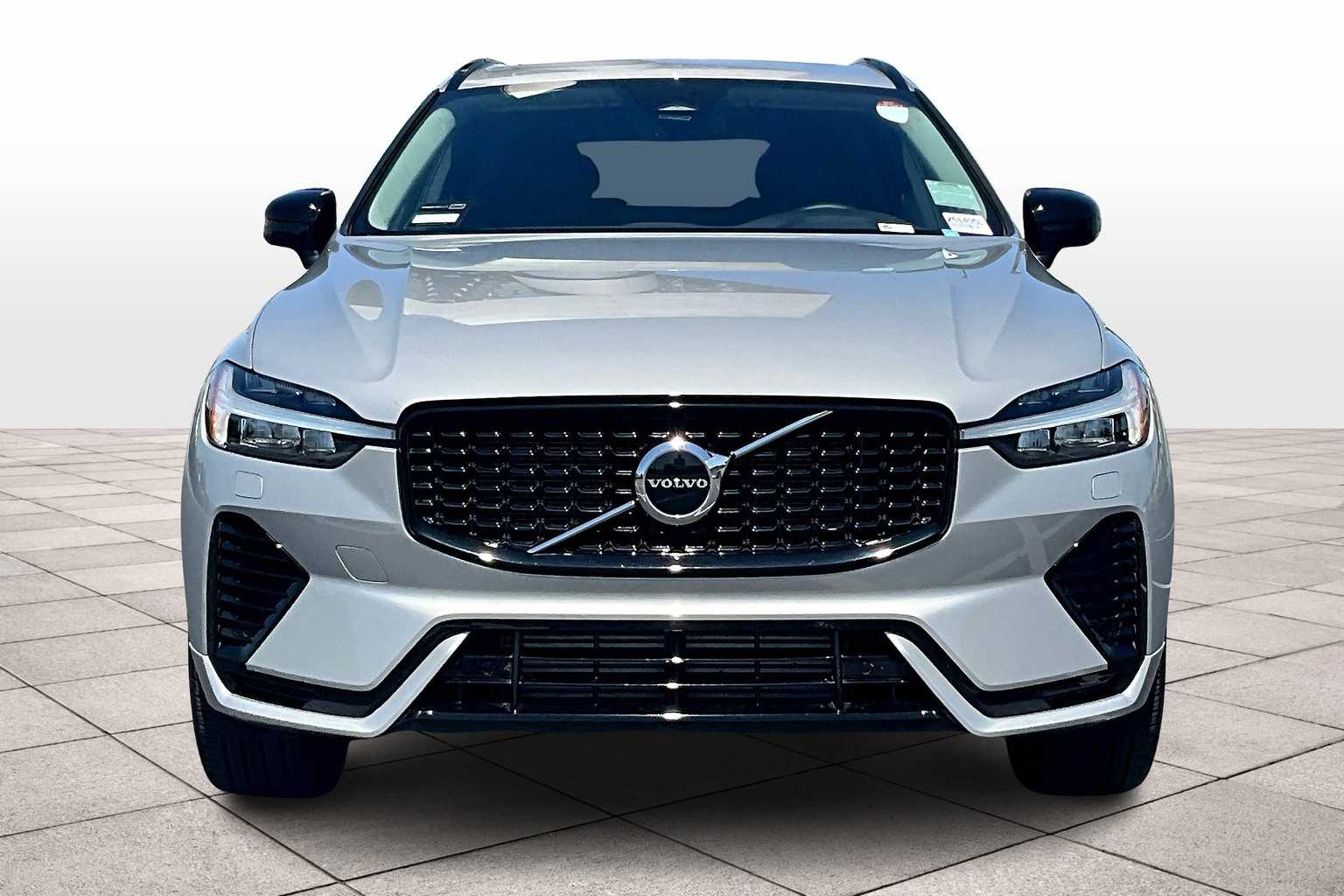 2025 Volvo XC60 Hybrid T8 Core photo 3