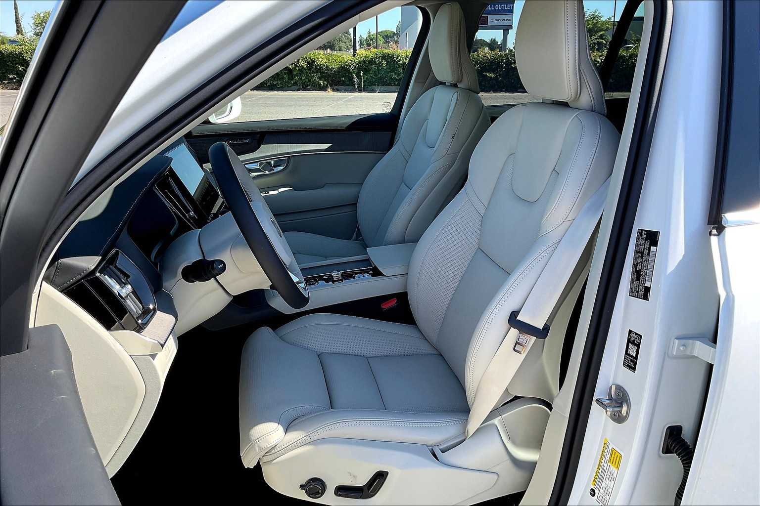 2026 Volvo XC90 Ultra - Photo 11