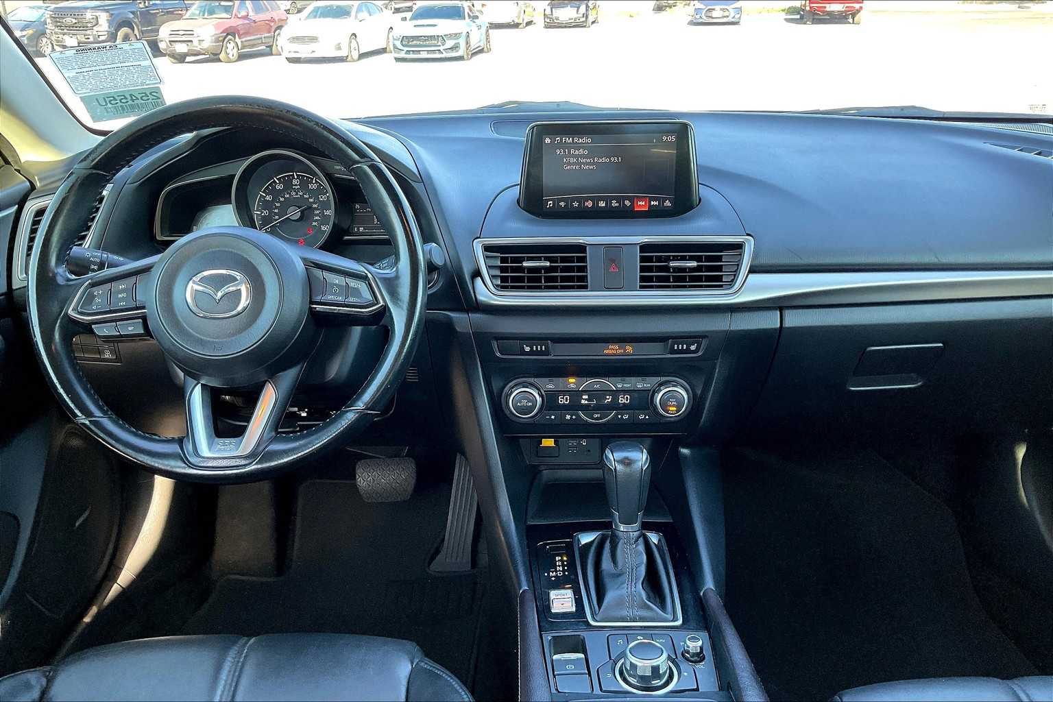 2018 Mazda Mazda3 Touring photo 3