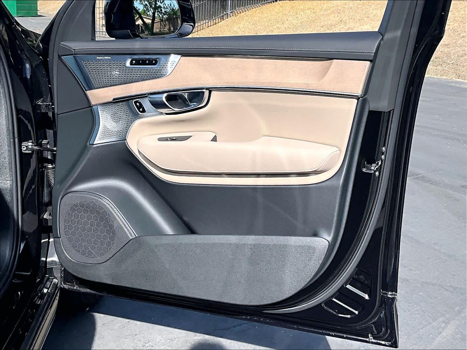 2026 Volvo XC90 Ultra - Photo 24