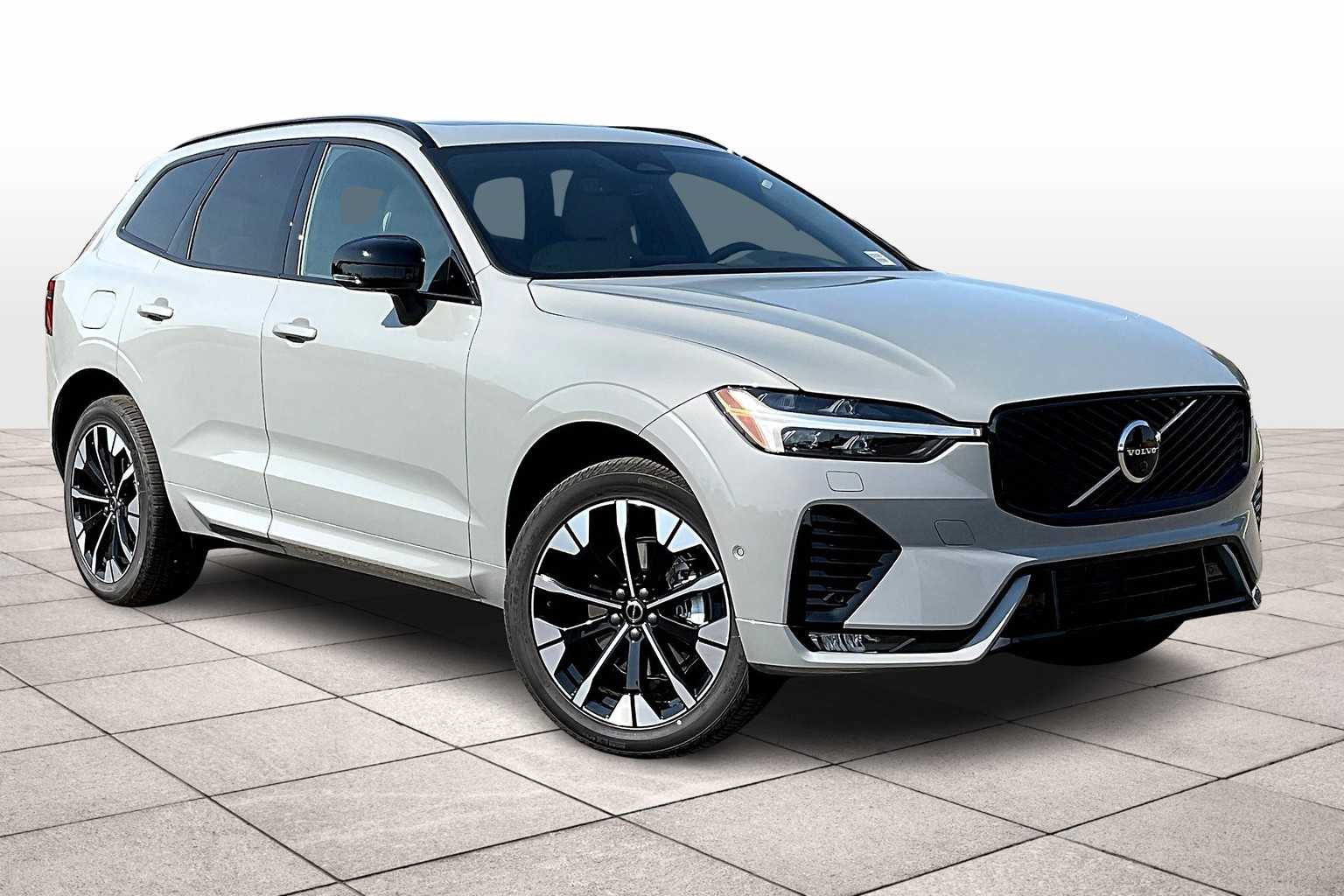 2026 Volvo XC60 B5 Plus photo 2