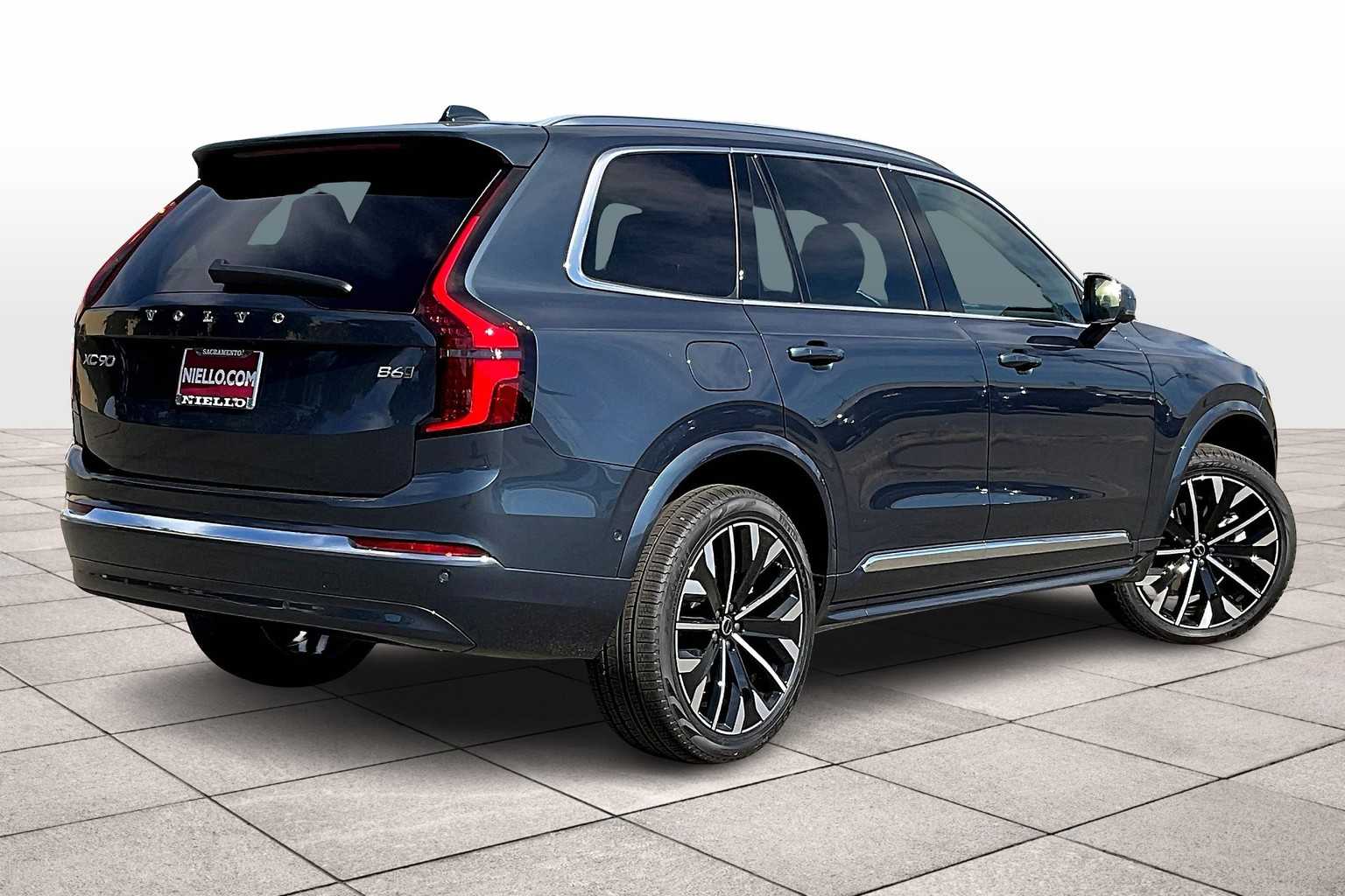 2026 Volvo XC90 Plus photo 4