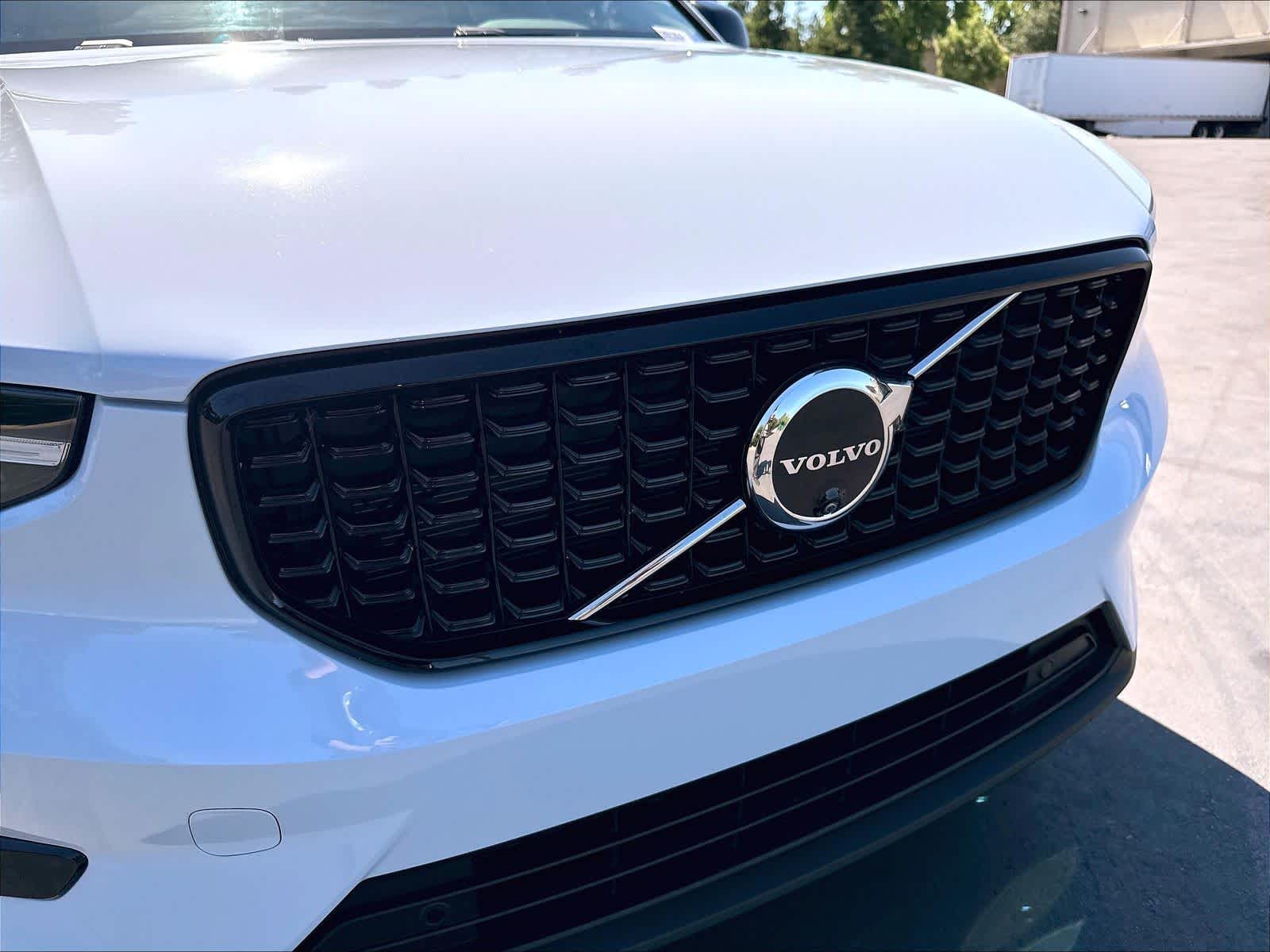 2026 Volvo XC40 Plus - Photo 32