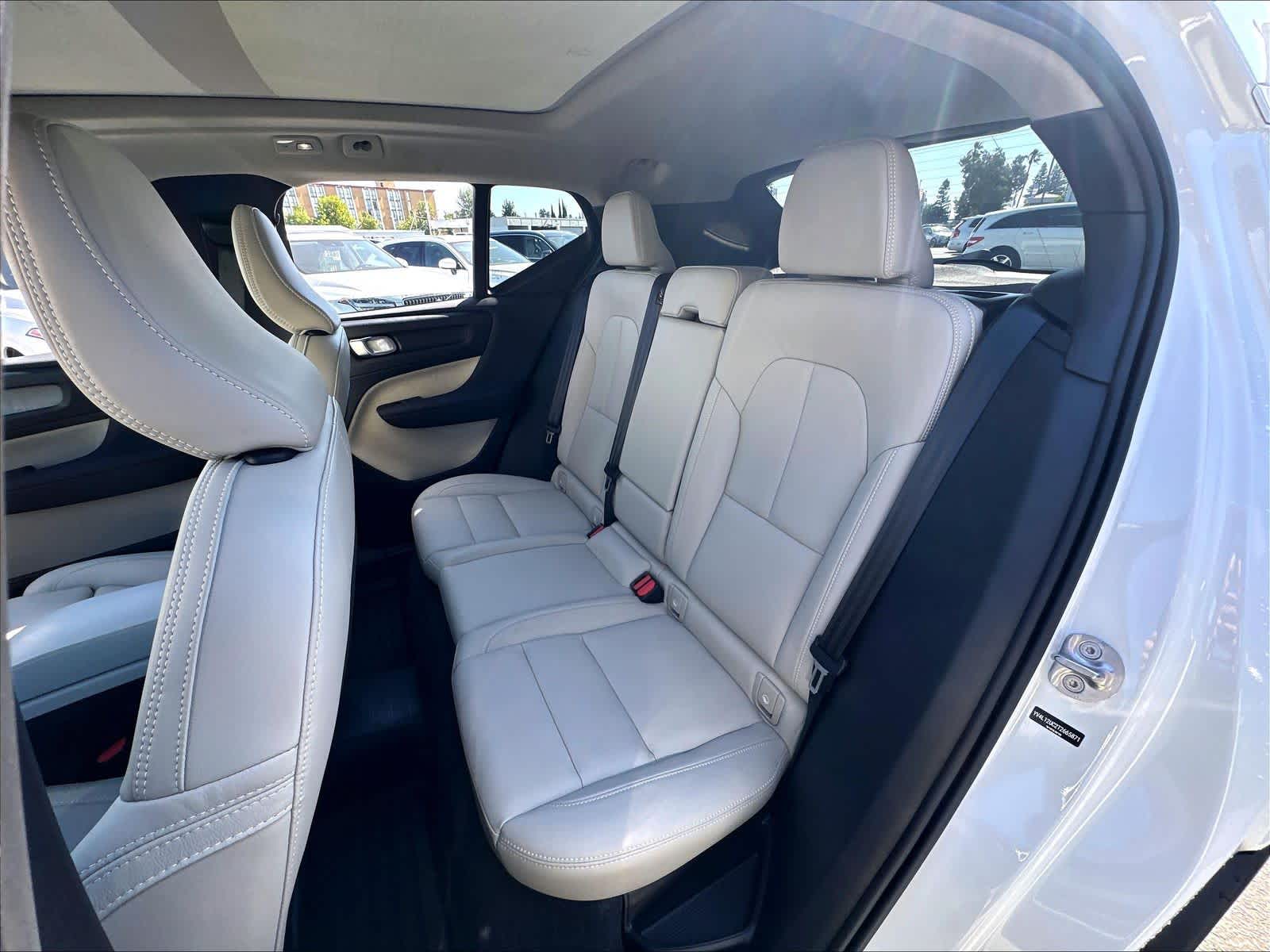 2026 Volvo XC40 Plus - Photo 28