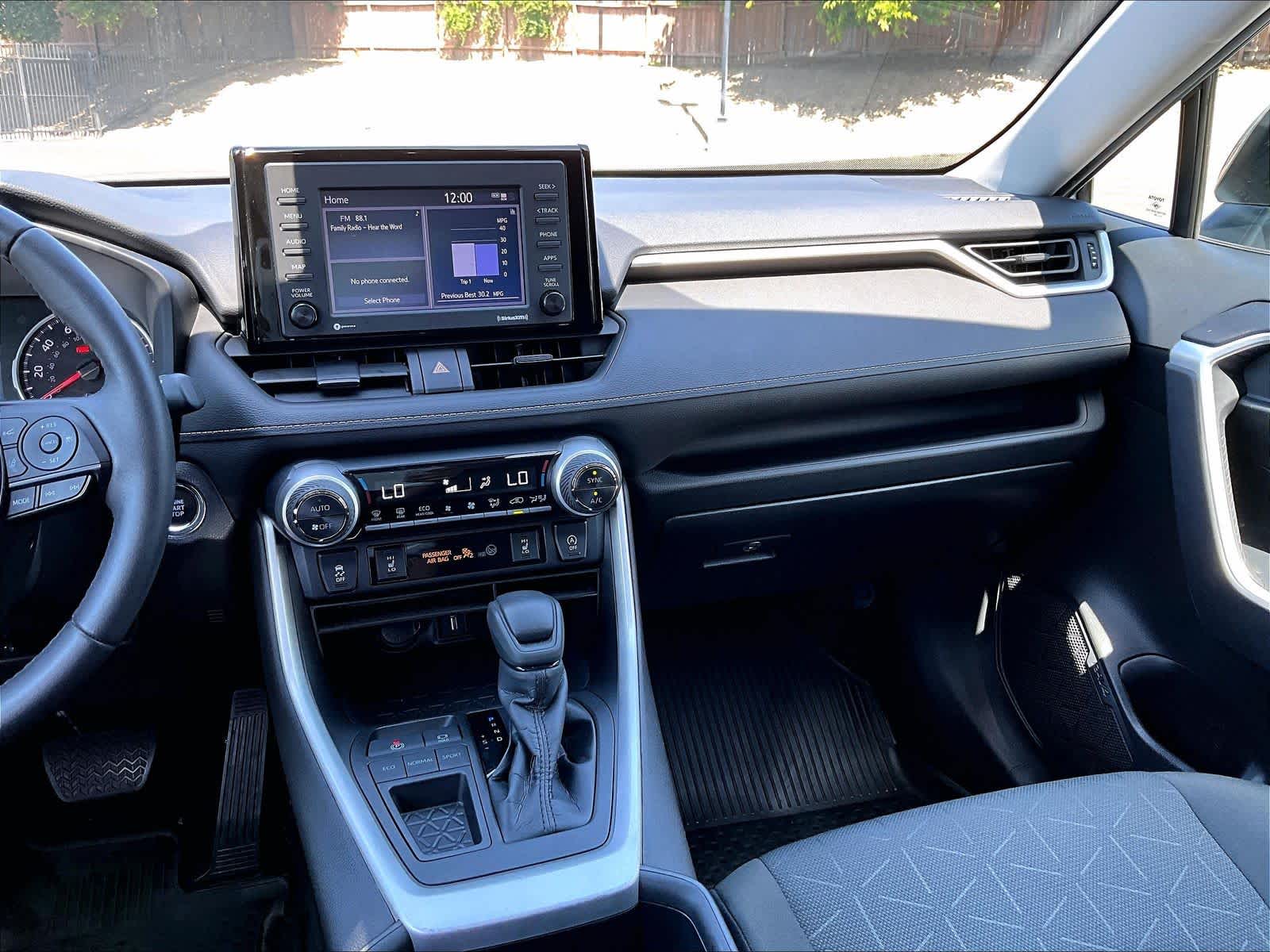 2022 Toyota RAV4 XLE photo 6