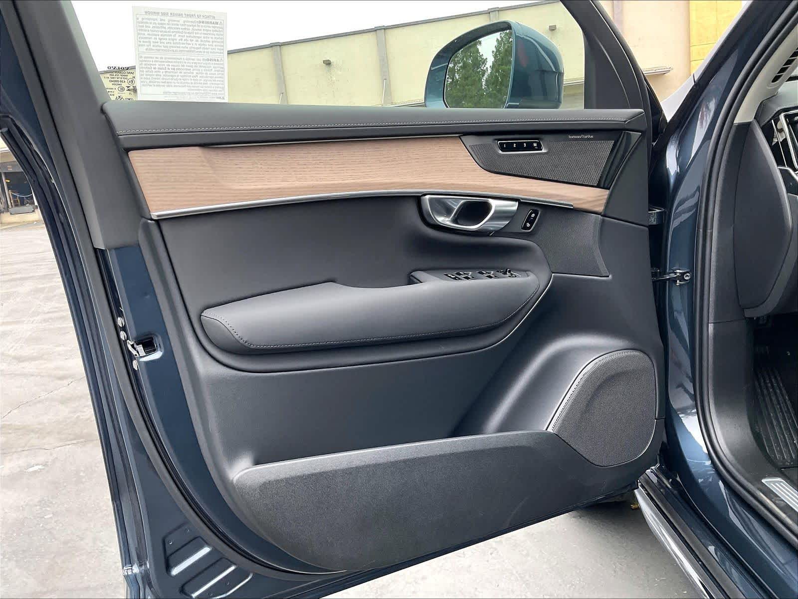2026 Volvo XC90 Plus - Photo 24