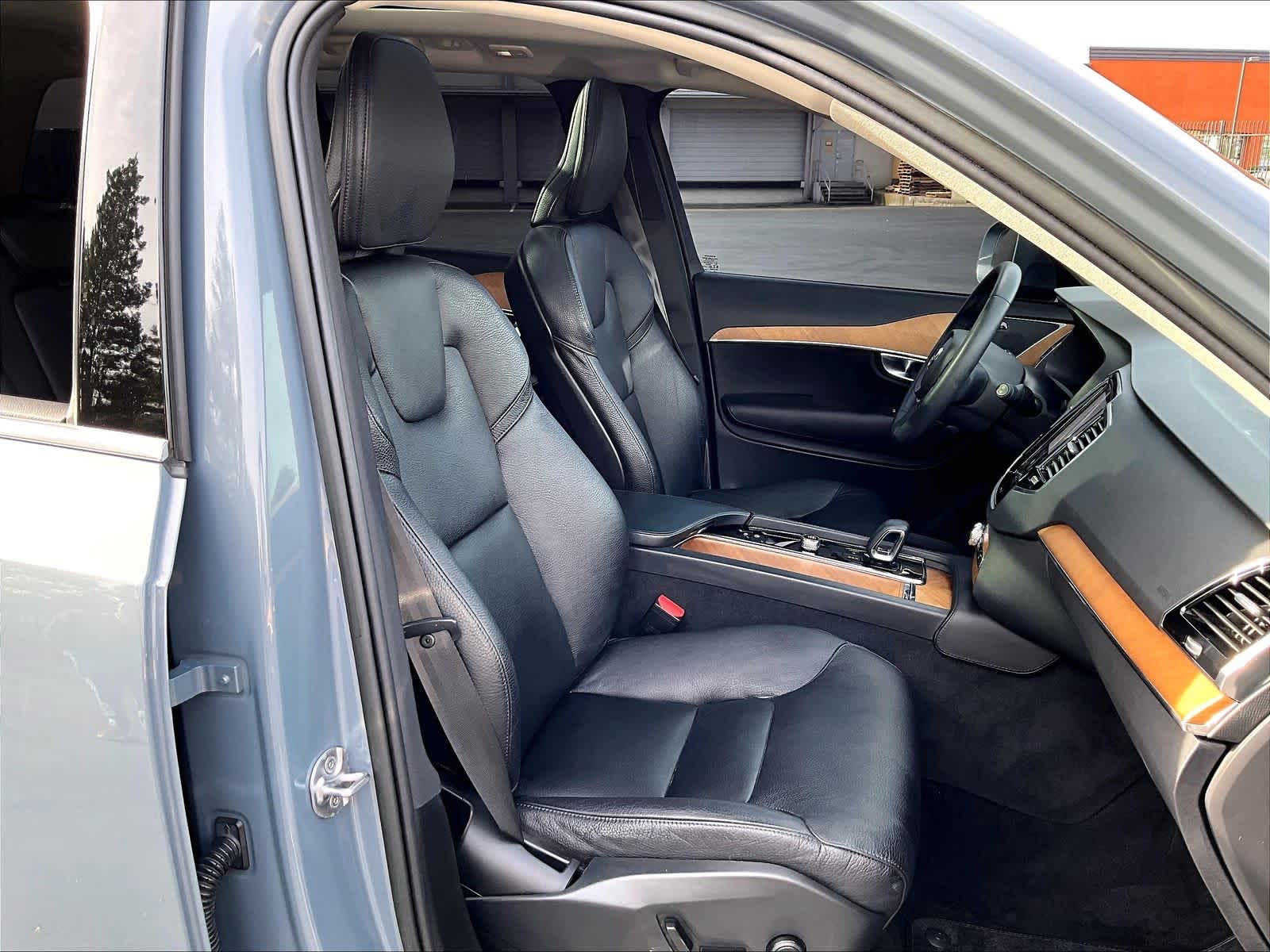 2023 Volvo XC90 Plus photo 3