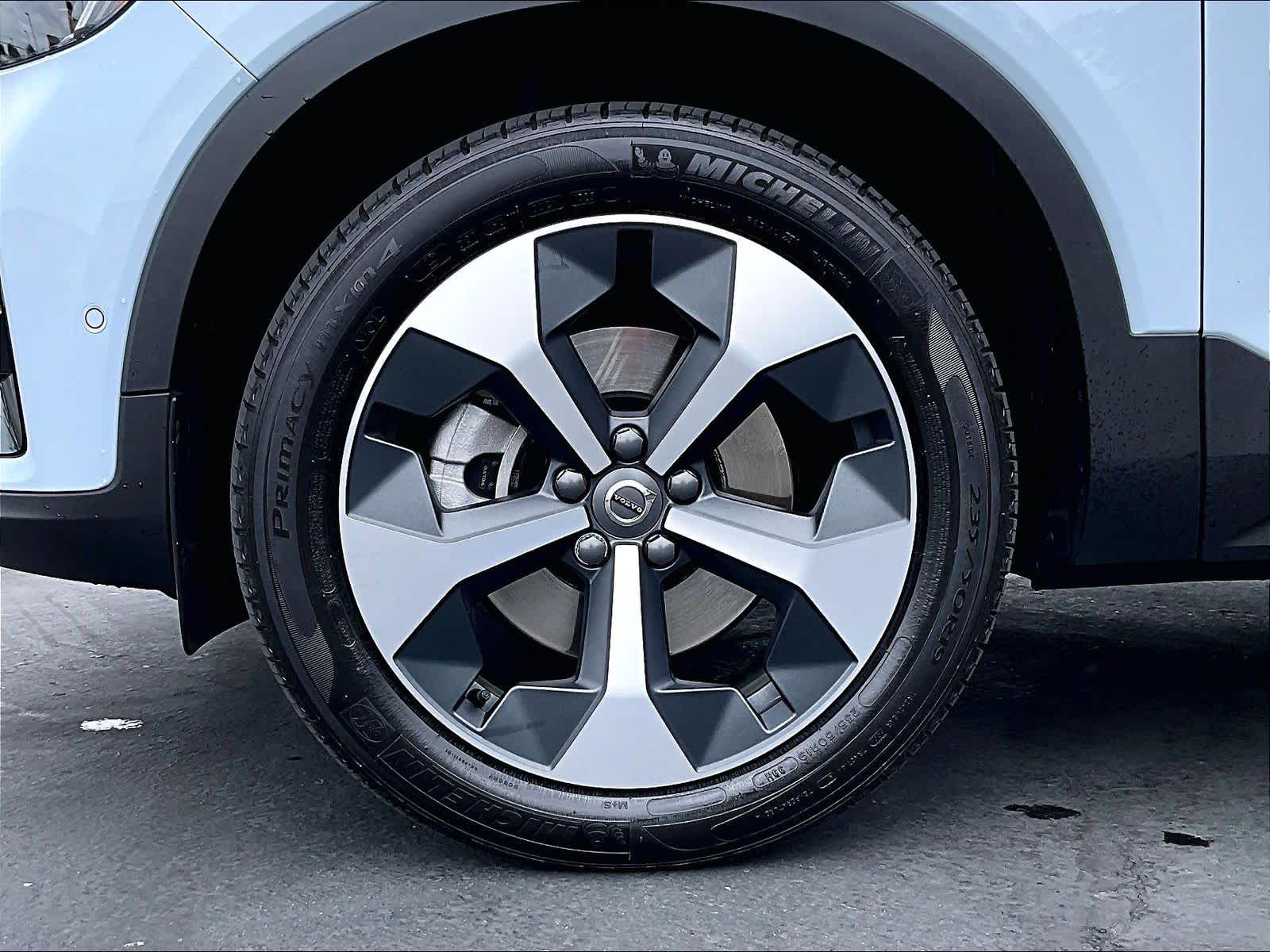 2026 Volvo XC40 Plus - Photo 11