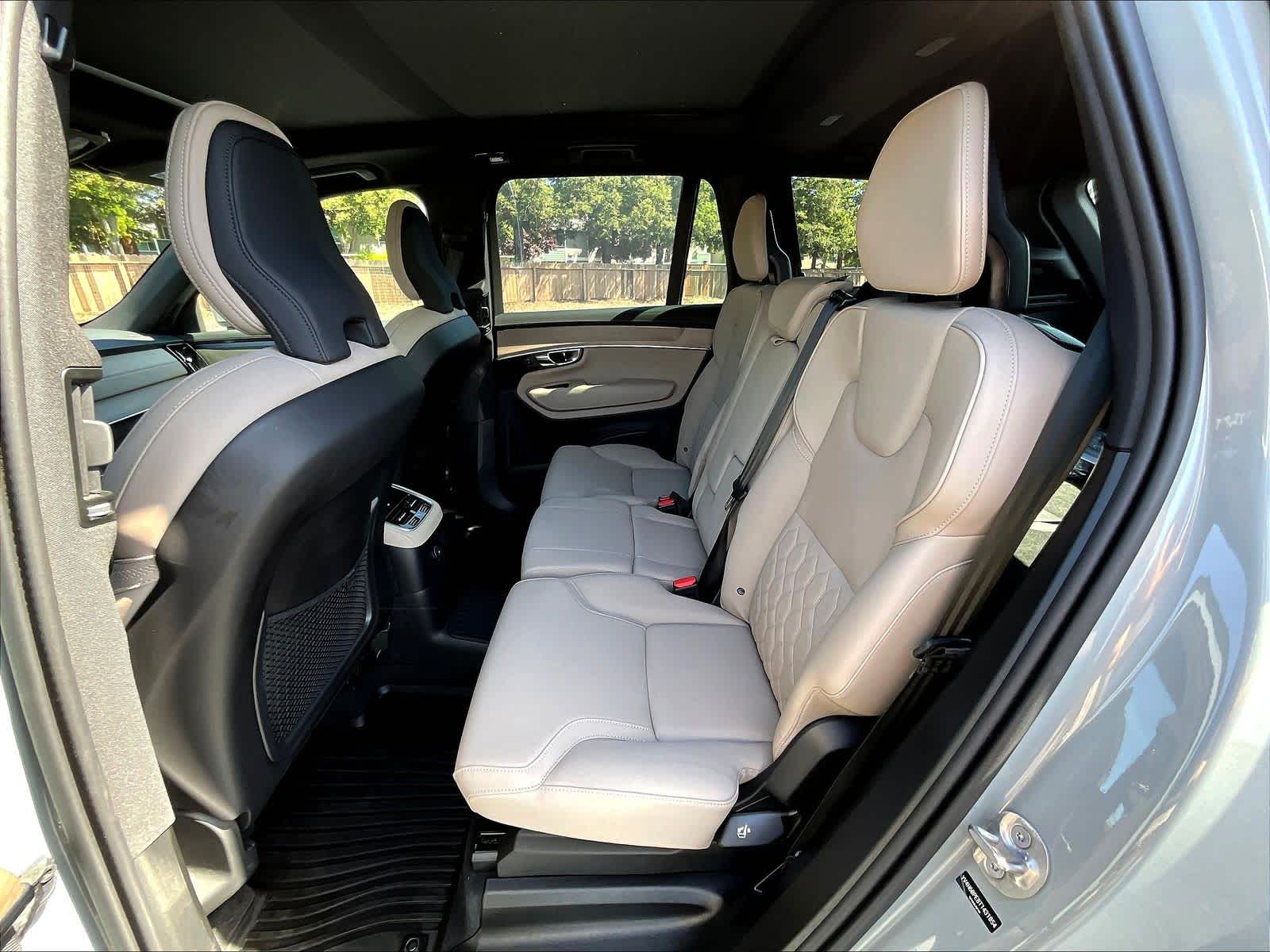 2026 Volvo XC90 Plus - Photo 28
