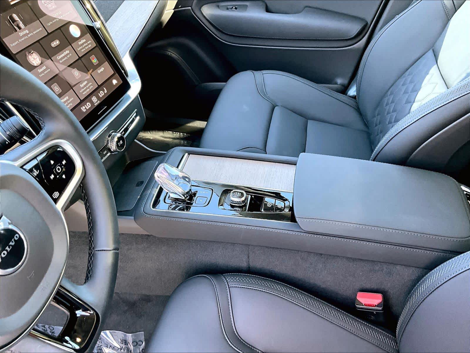 2025 Volvo XC90 Core - Photo 17
