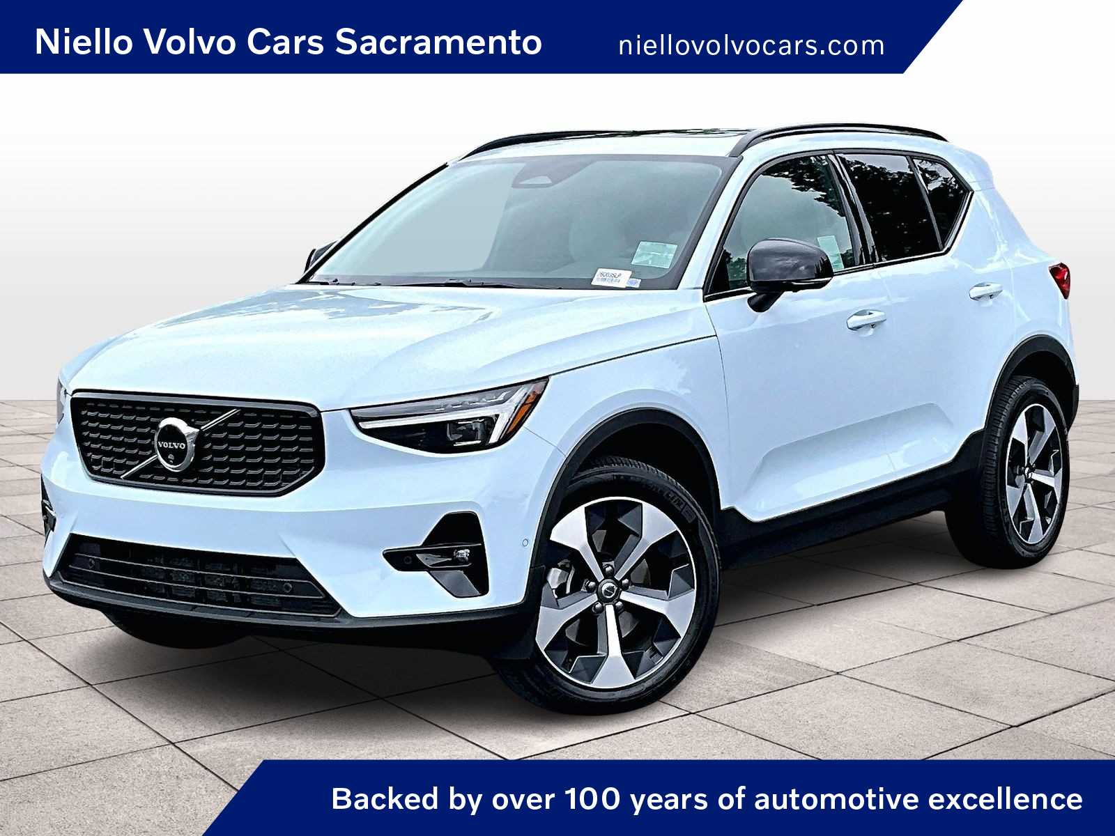 2026 Volvo XC40 Plus photo 1