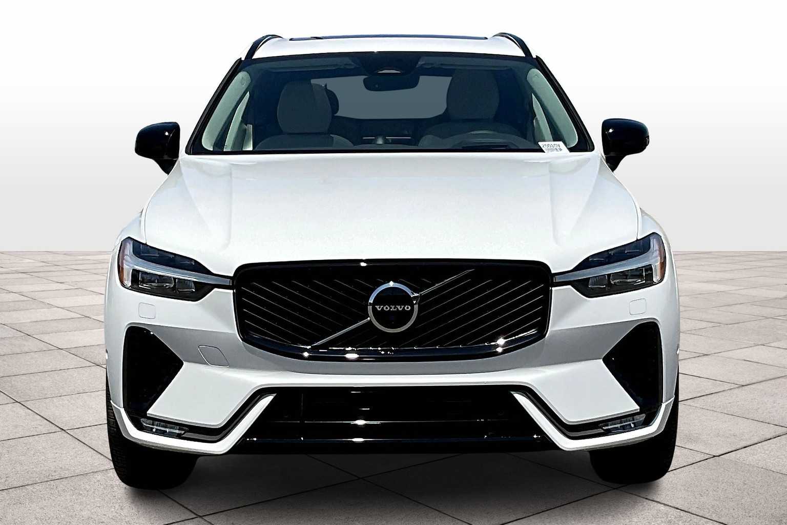 2026 Volvo XC60 B5 photo 4