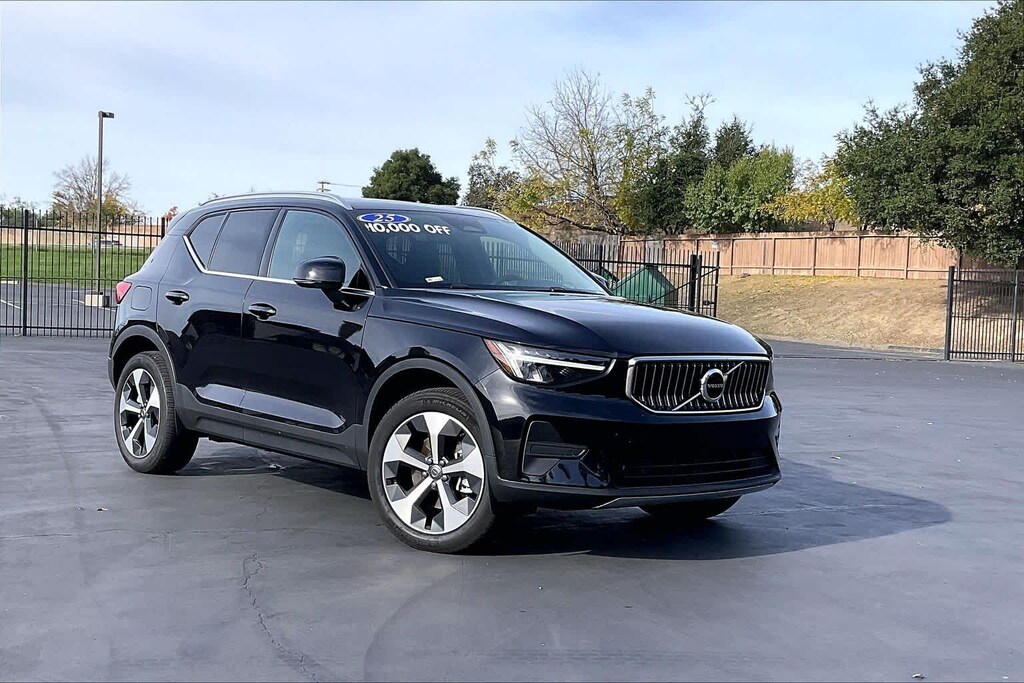 Used 2025 Volvo XC40 B5 Core Bright Theme SUV