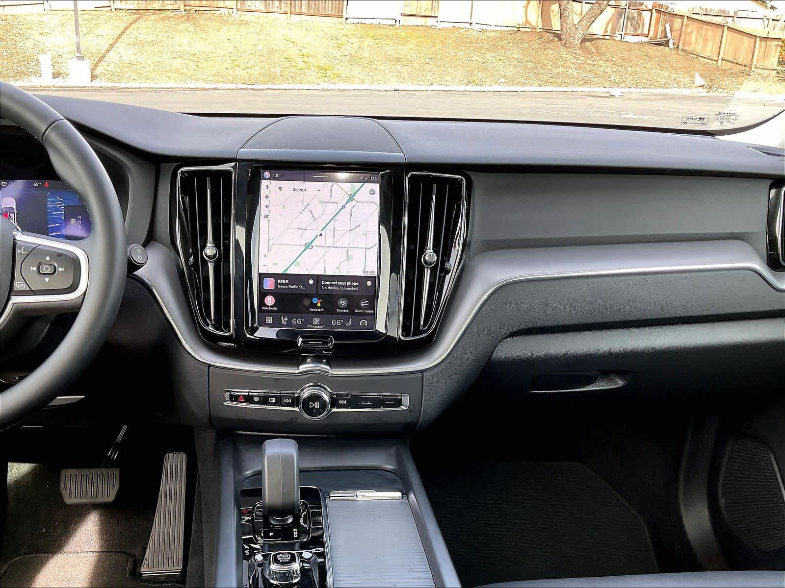 2025 Volvo XC60 Core photo 6