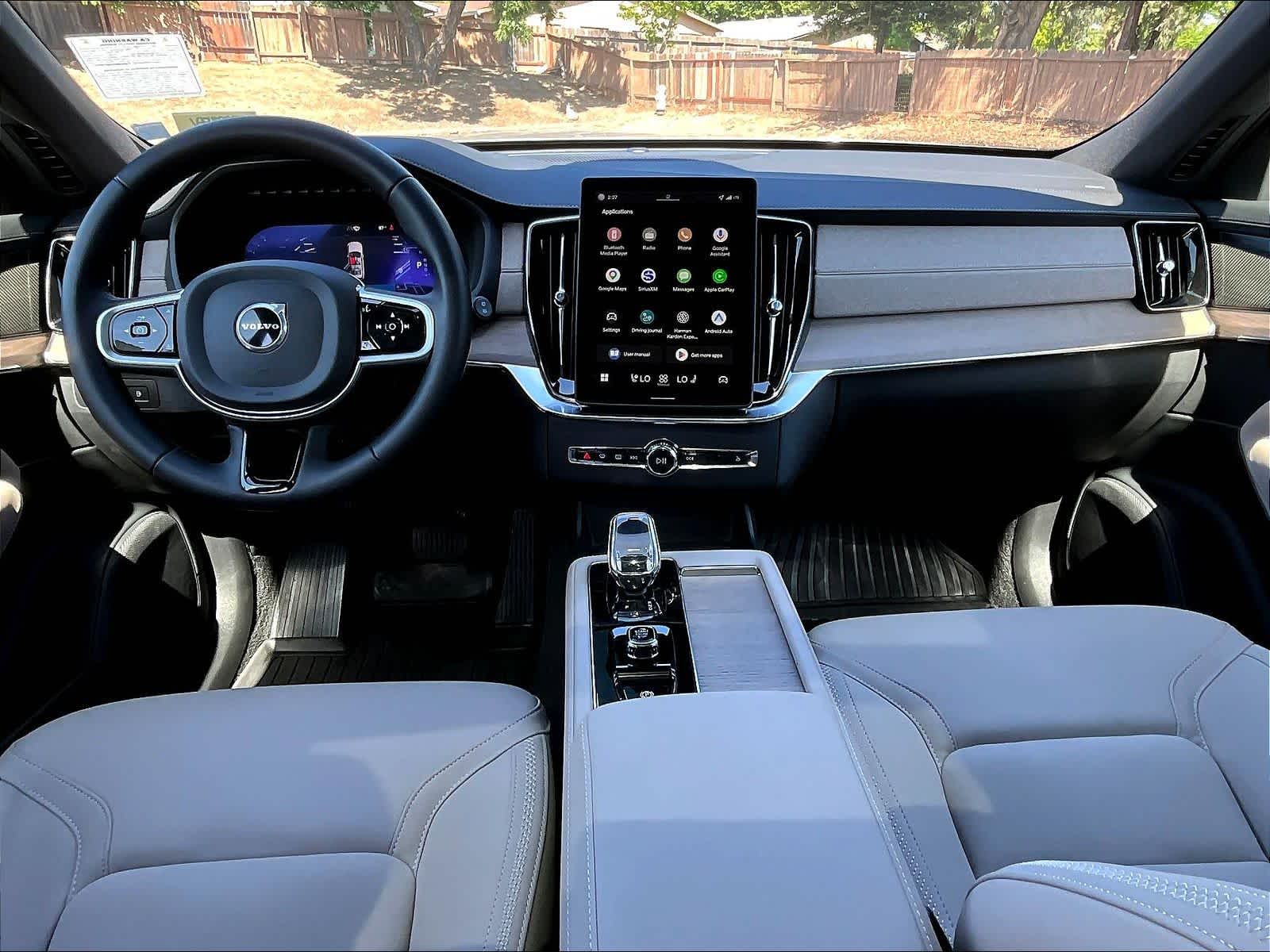 2026 Volvo XC90 Plus - Photo 17