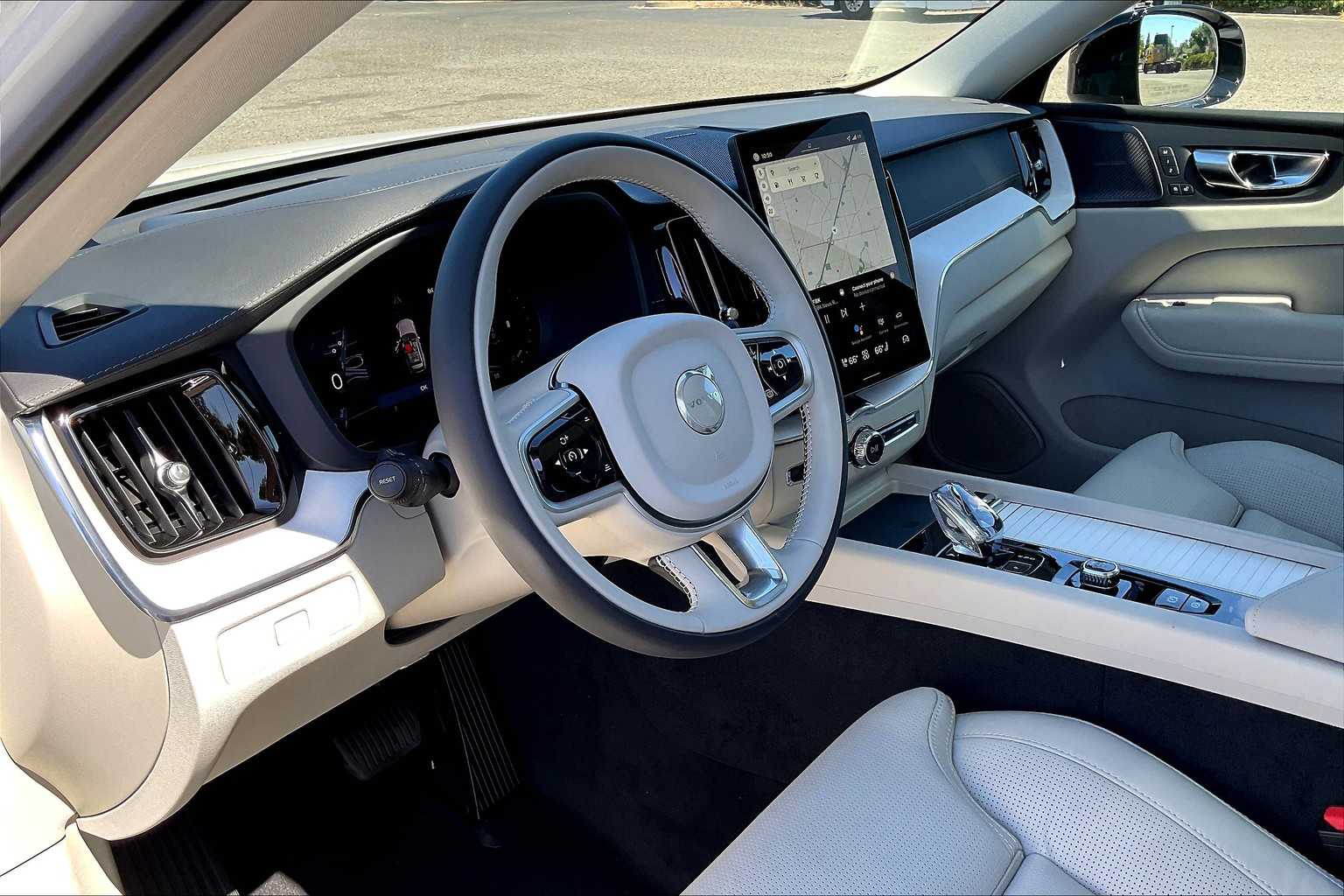 2026 Volvo XC60 B5 Ultra photo 3