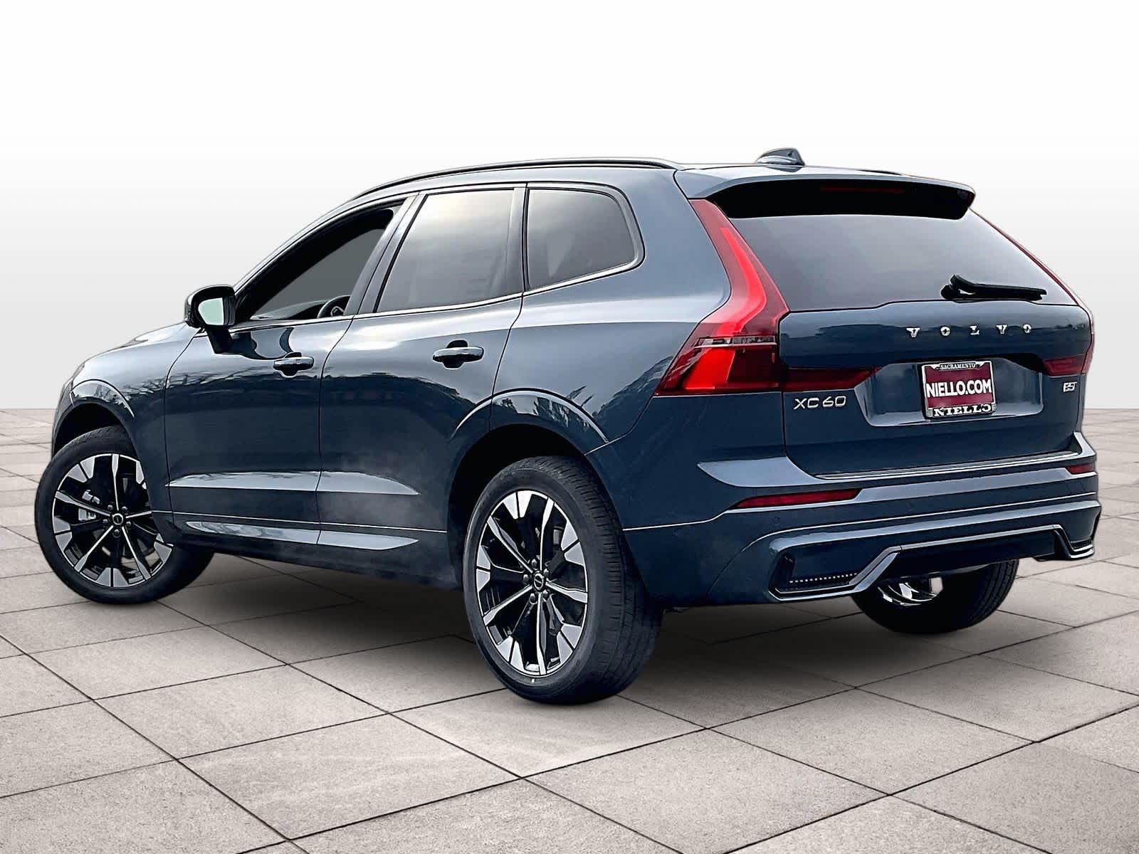 2026 Volvo XC60 B5 Plus photo 2