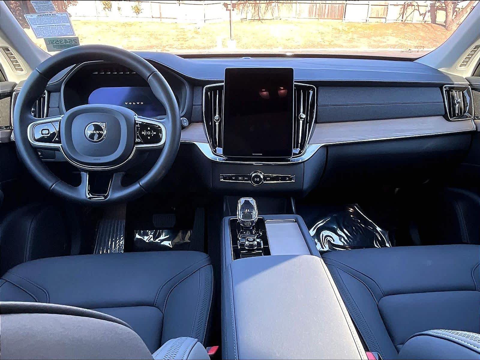 2025 Volvo XC90 Core - Photo 16