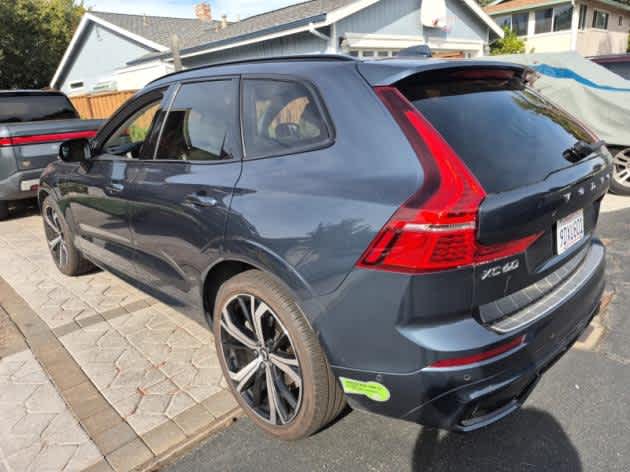 2023 Volvo XC60 Recharge Hybrid Ultimate photo 2