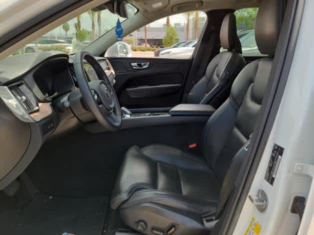 2023 Volvo XC60 Recharge Hybrid Ultimate T8 eAWD photo 3
