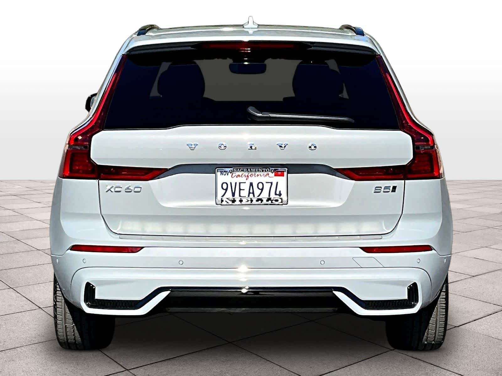 2026 Volvo XC60 Plus photo 4