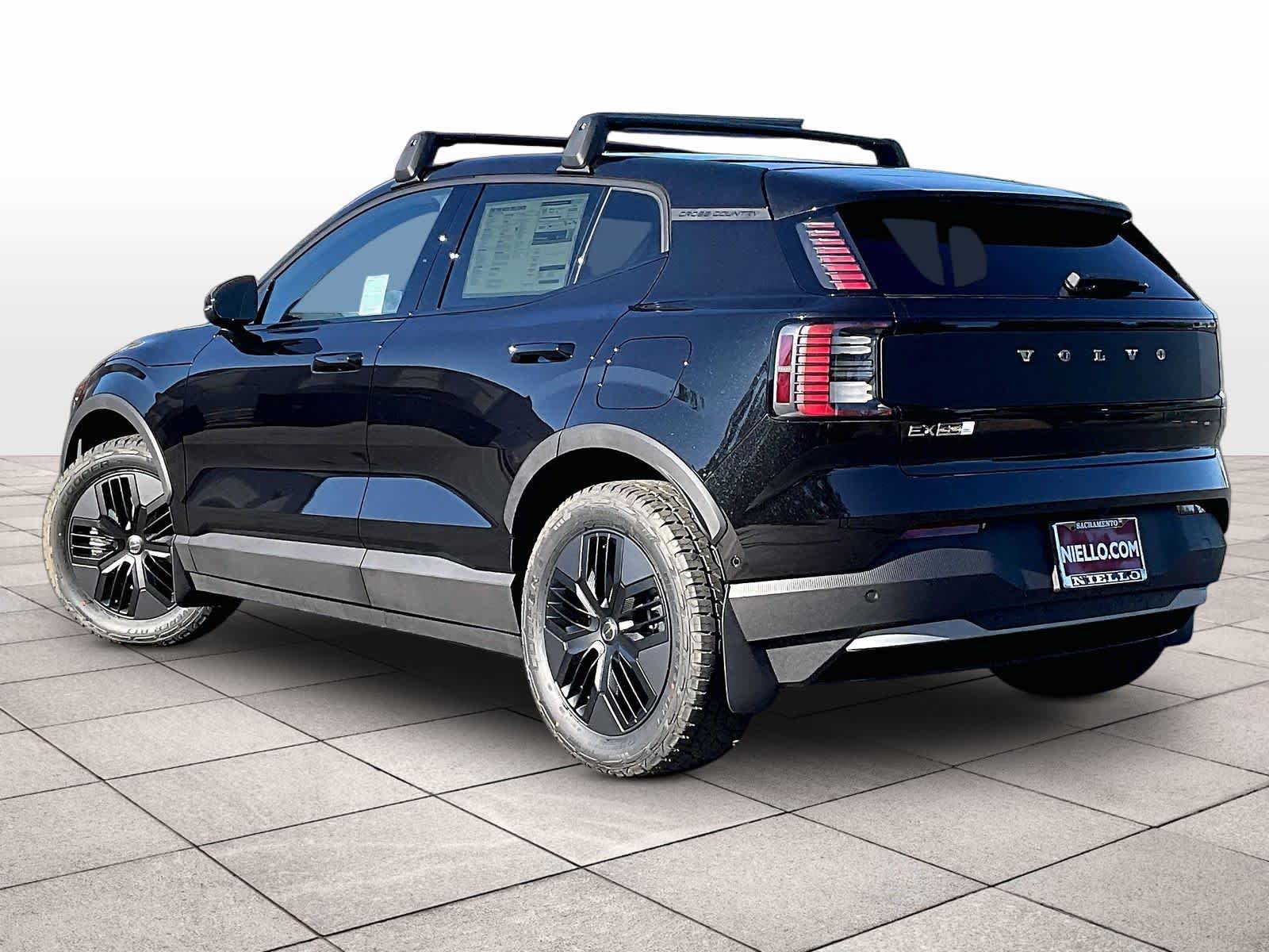 2026 Volvo EX30 Cross Country Ultra photo 2