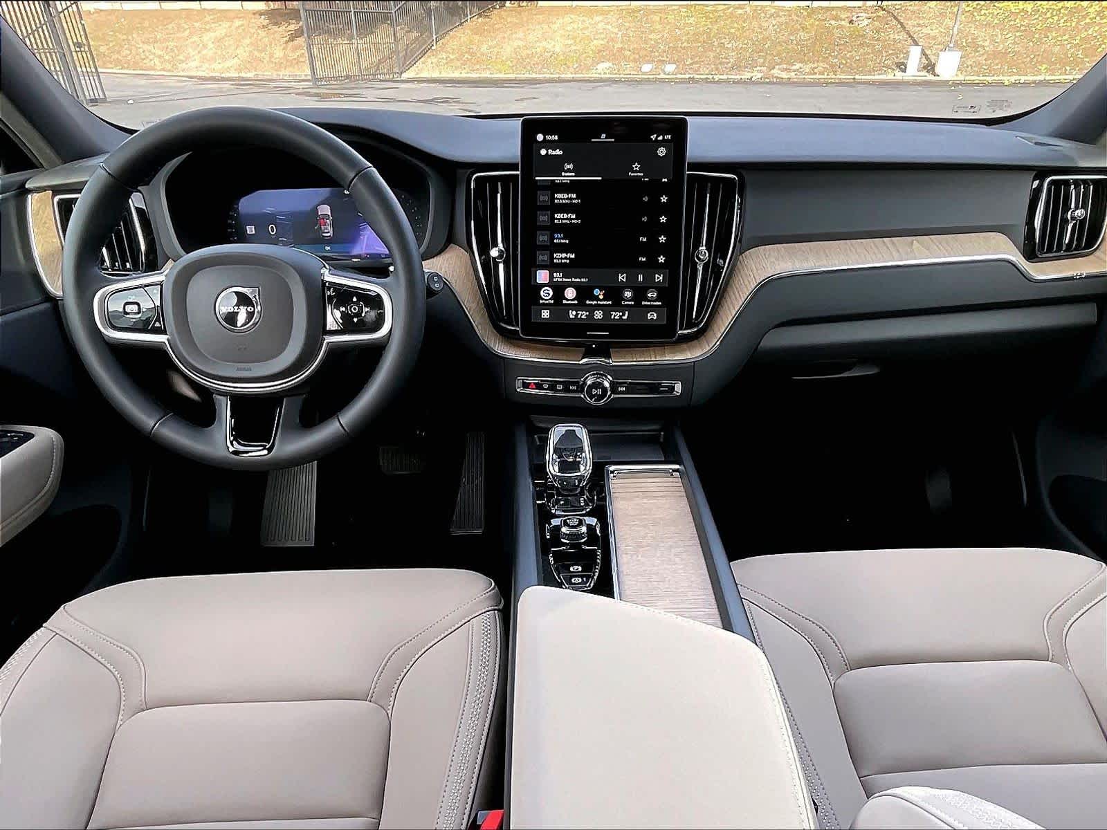 2026 Volvo XC60 B5 Plus photo 6