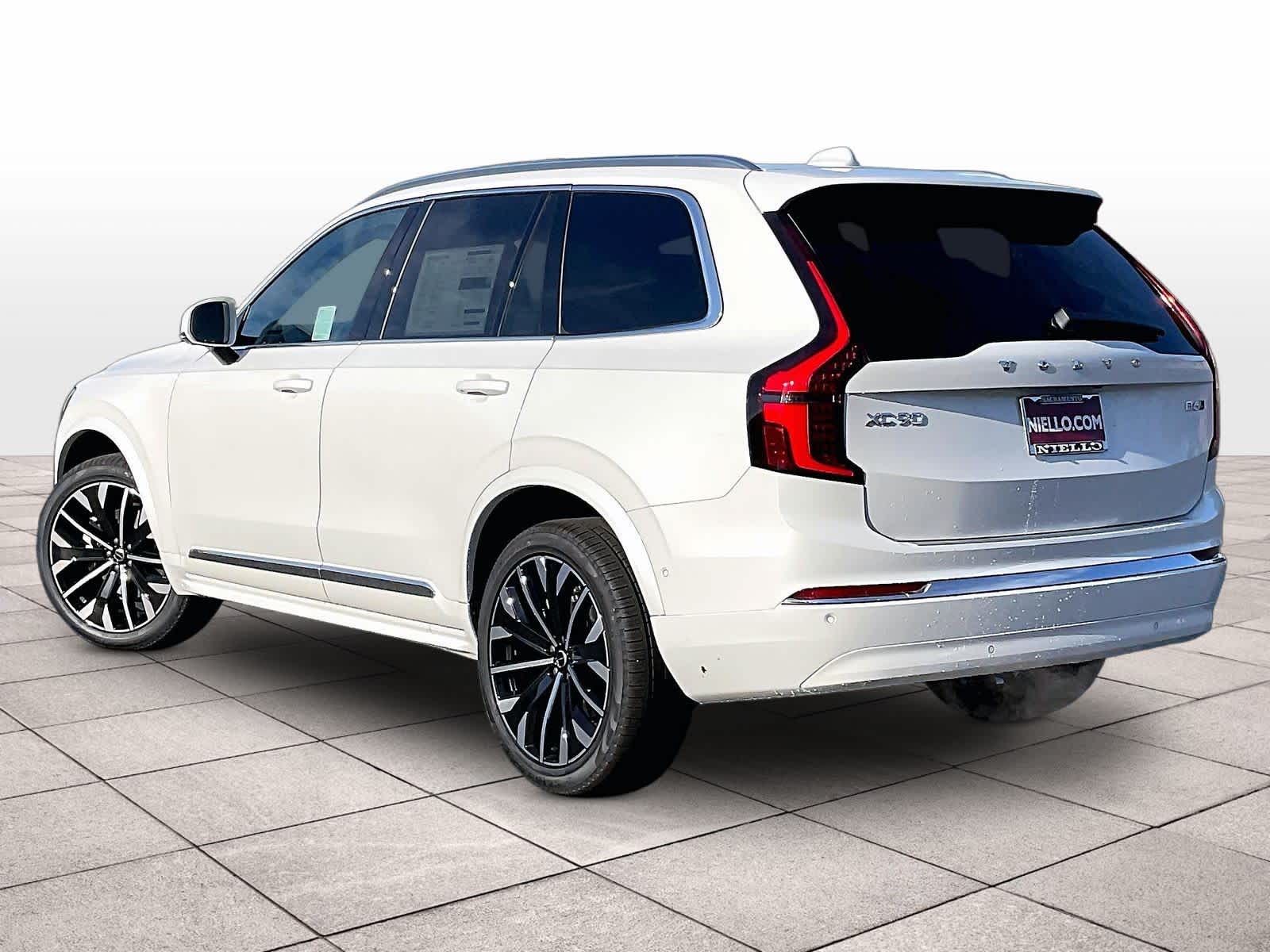2026 Volvo XC90 B6 Plus 7-Seater photo 2