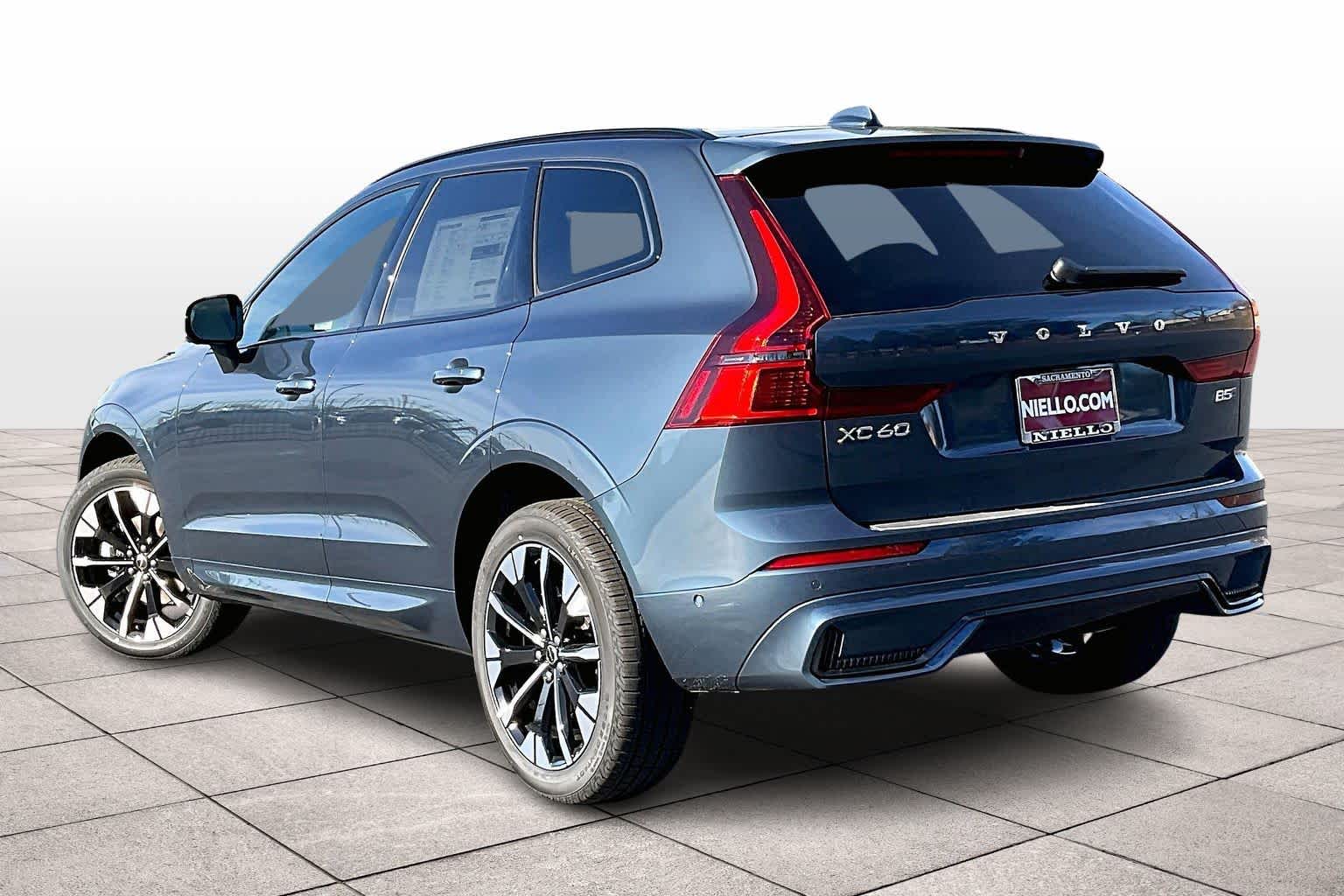2026 Volvo XC60 B5 Plus photo 2