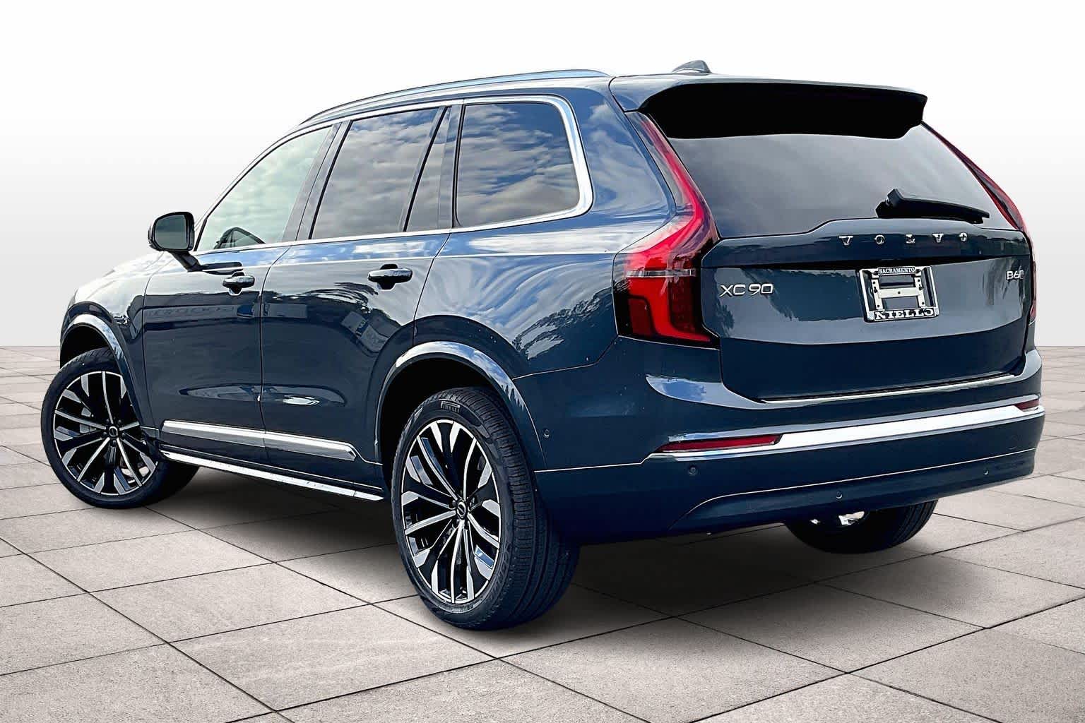 2026 Volvo XC90 Plus photo 3