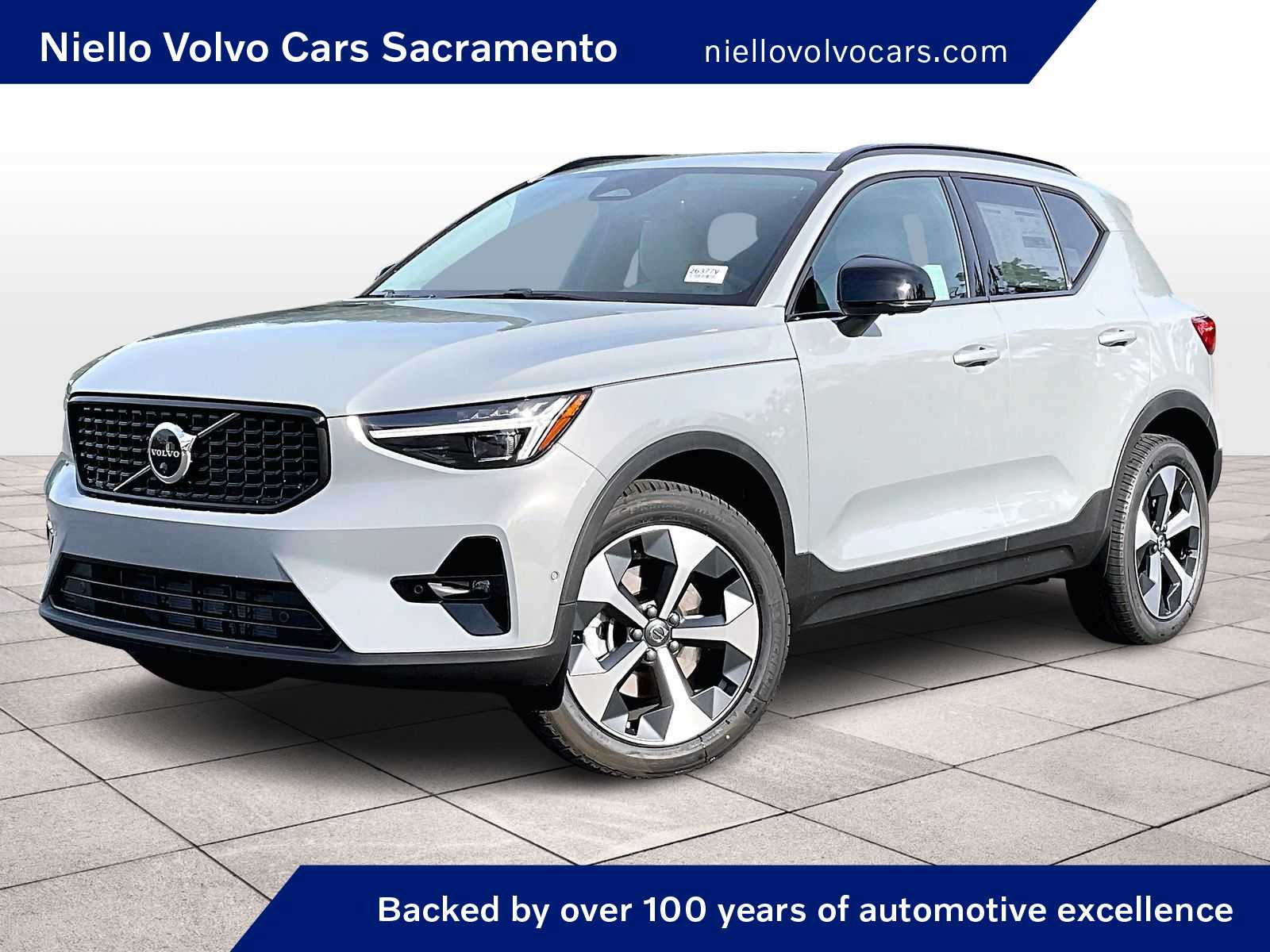 2026 Volvo XC40 B5 Plus Dark AWD's photo