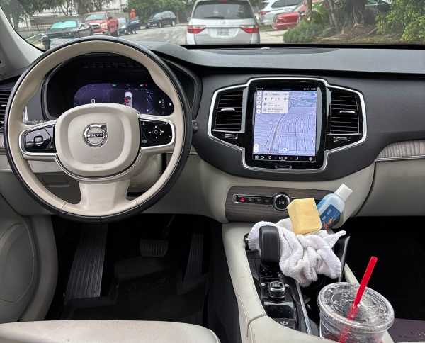 2023 Volvo XC90 Plus photo 3