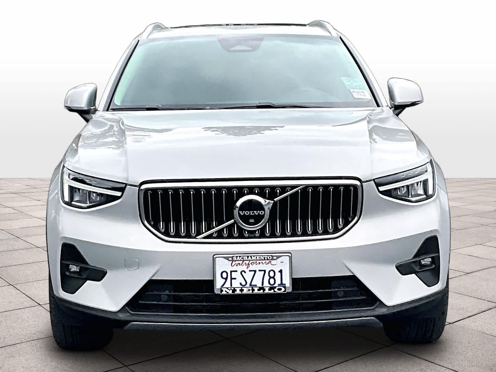 2023 Volvo XC40 Ultimate Bright Theme photo 2