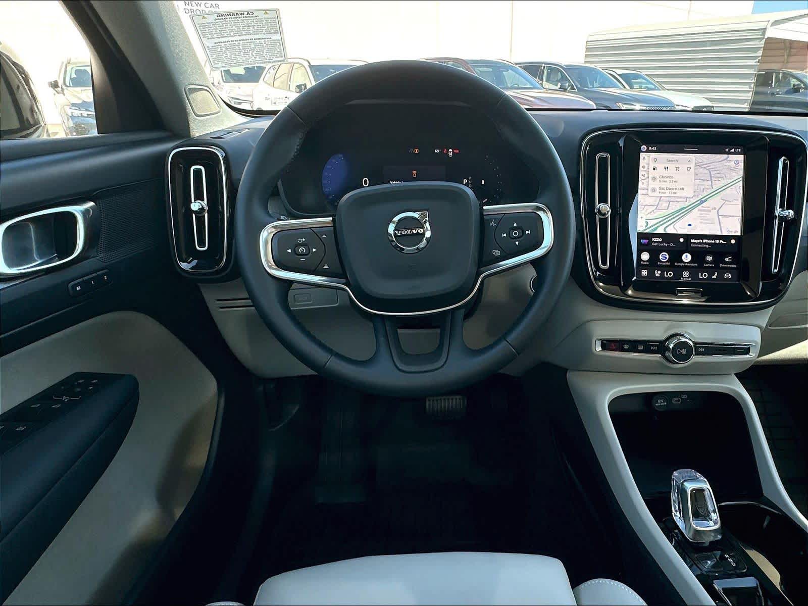 2026 Volvo XC40 Plus - Photo 7