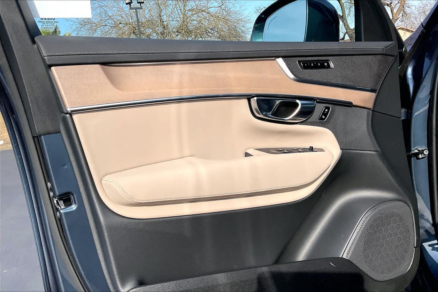 2025 Volvo XC90 Core - Photo 24