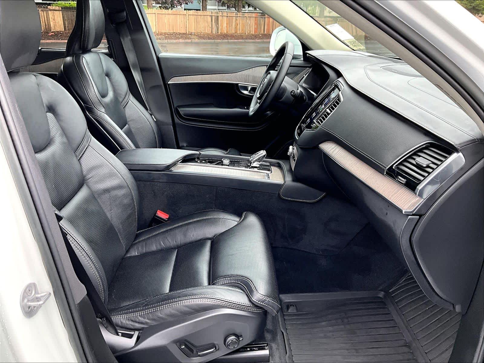 2023 Volvo XC90 Ultimate photo 3