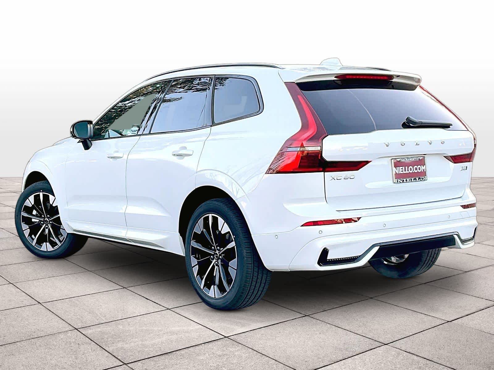 2026 Volvo XC60 B5 Plus photo 2
