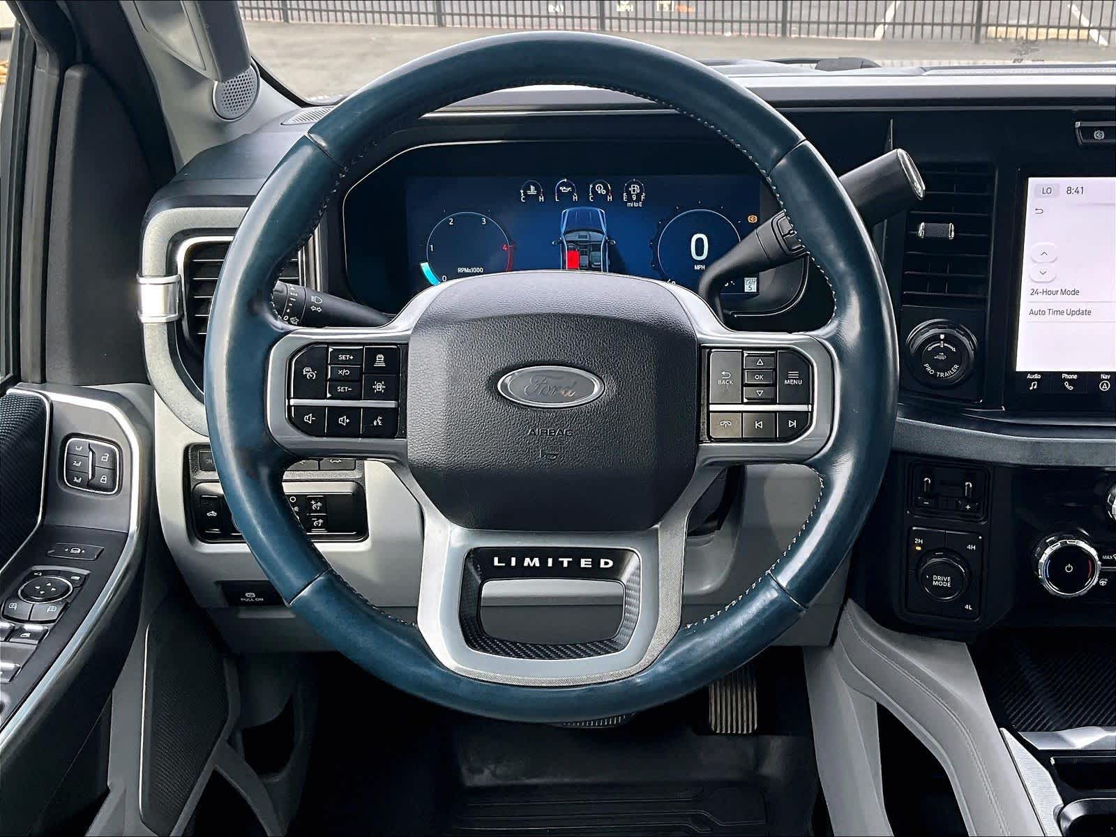 2024 Ford Super Duty F-450 Pickup Limited 4WD Crew Cab 8 Box photo 5