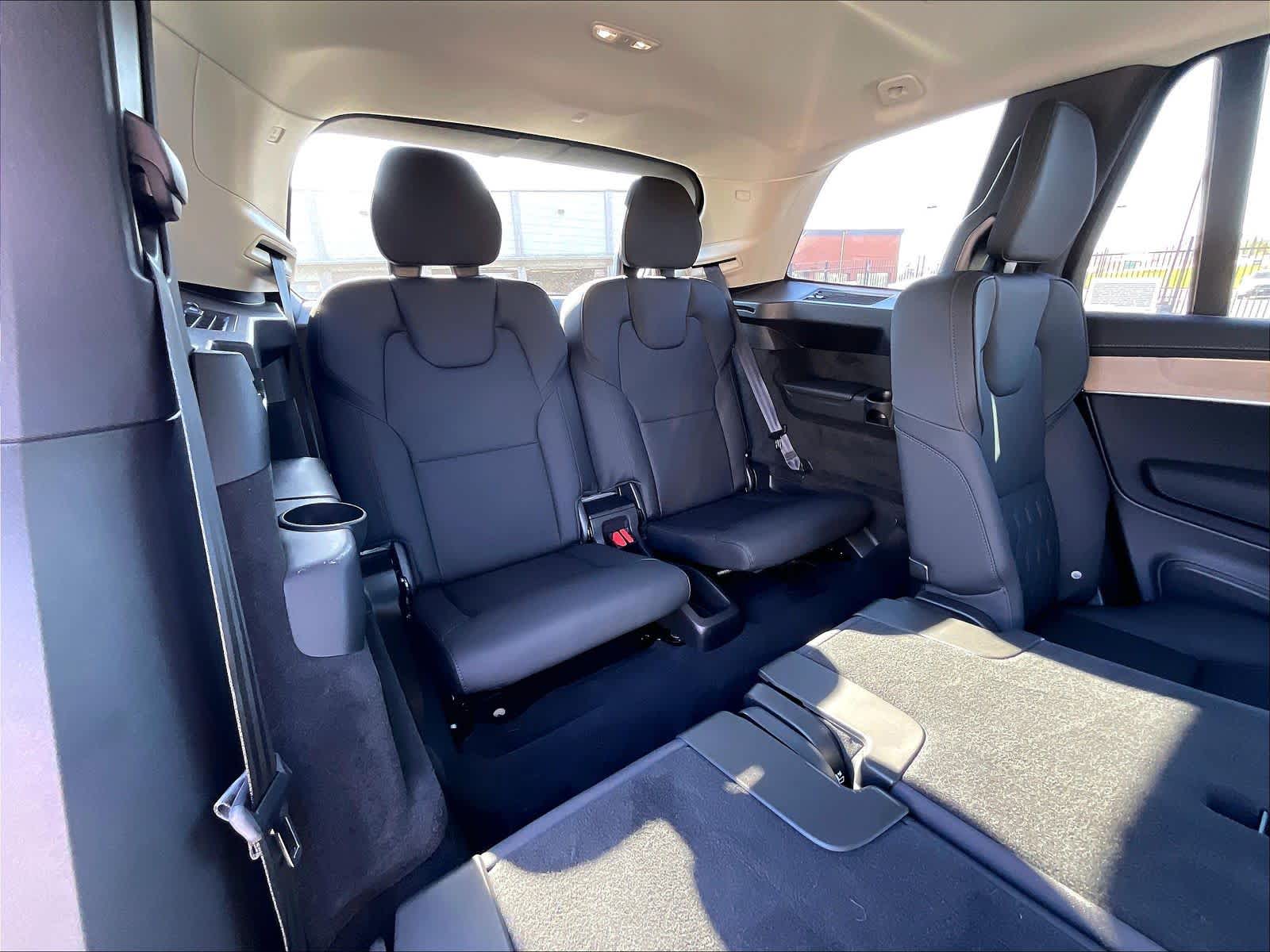 2025 Volvo XC90 Core - Photo 29
