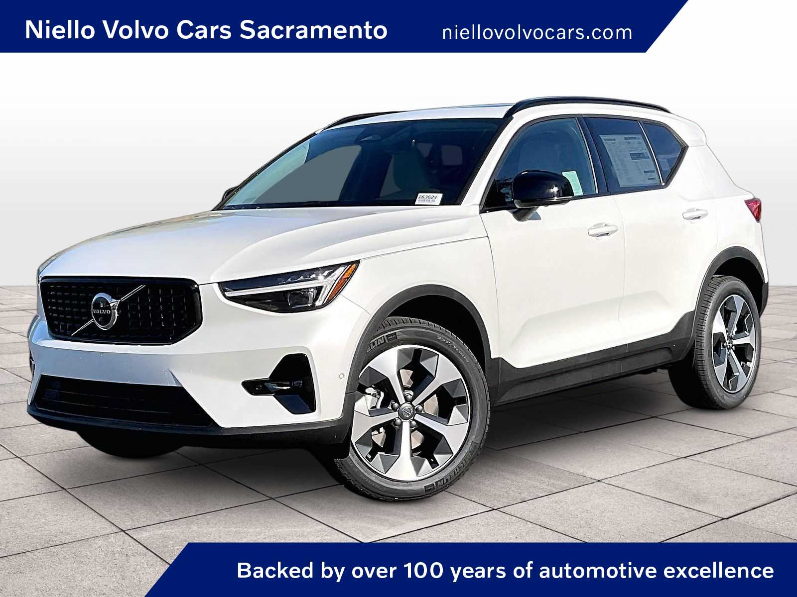 2026 Volvo XC40 B5 Plus Dark AWD's photo