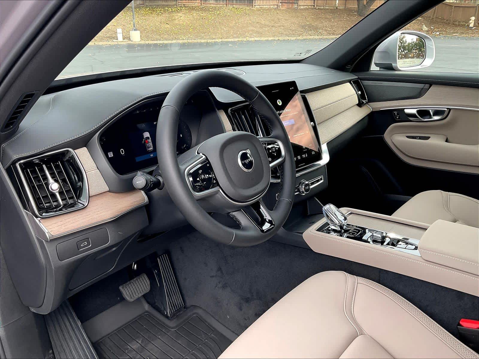 2026 Volvo XC90 B6 Plus 7-Seater photo 3