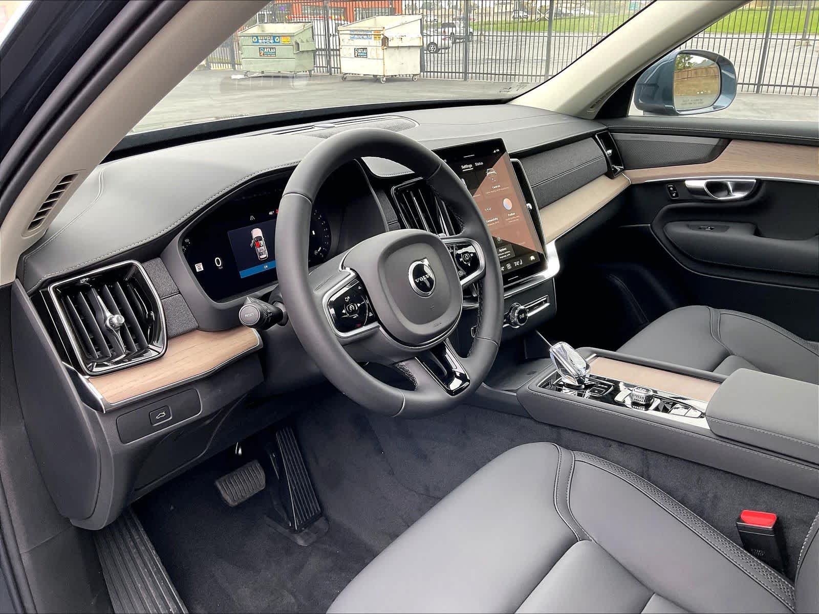 2026 Volvo XC90 B5 Plus 7-Seater photo 3