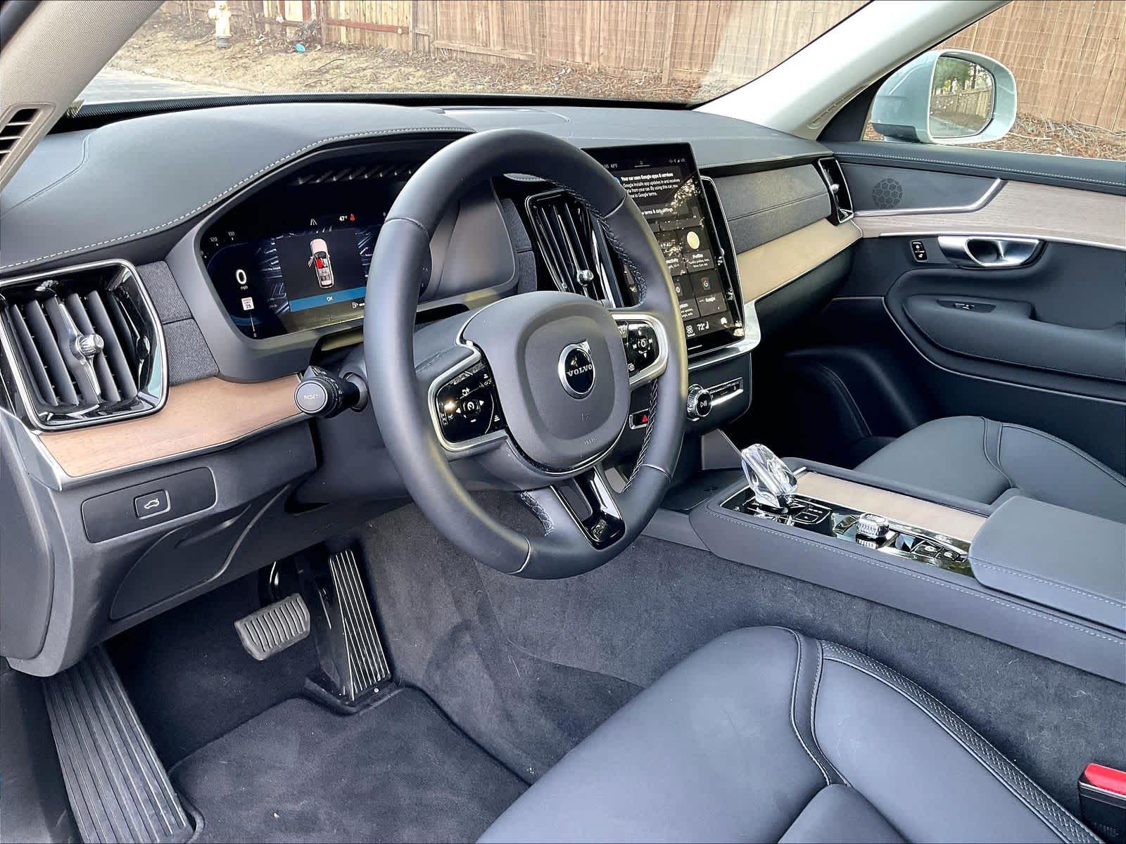 2025 Volvo XC90 Core - Photo 16