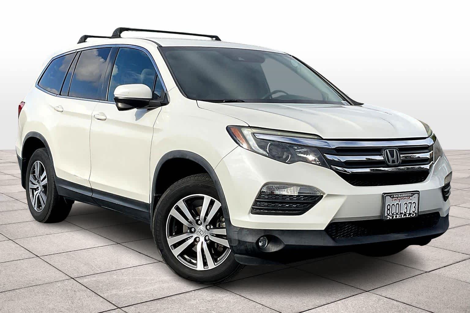 2017 Honda Pilot EX photo 2